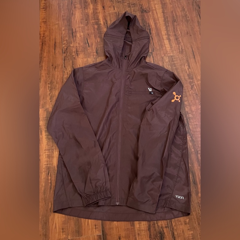 VUORI
MEN'S DAYBREAK WINDBREAKER